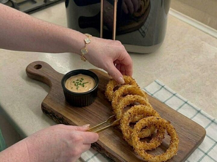 Close-up of onion rings showing thick crunchy panko crust and soft onion layers inside