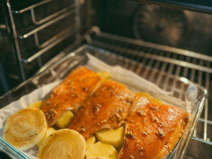 15-Minute Honey Garlic Salmon That Tastes Like It Took All Day