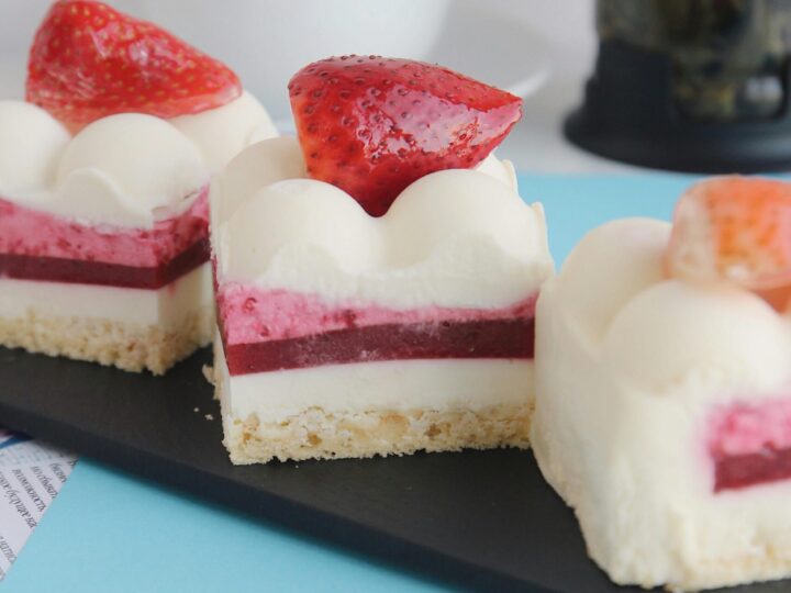 No-Bake Strawberry Cheesecake Bars